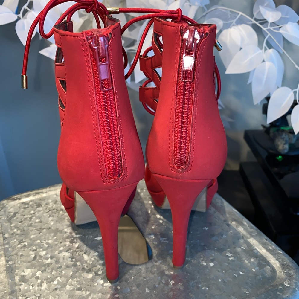Red Heels - Picture 4 of 6